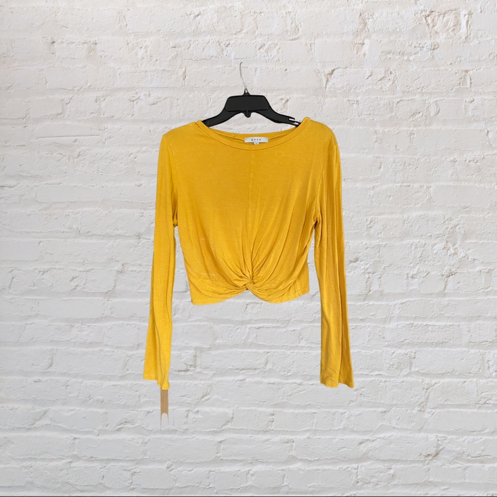 Long sleeve knotted crop top